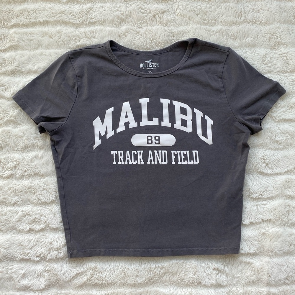 Hollister Co. Women's Grey and White Crop-top grey